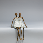 Les Copines : 27 cms x 13 cms